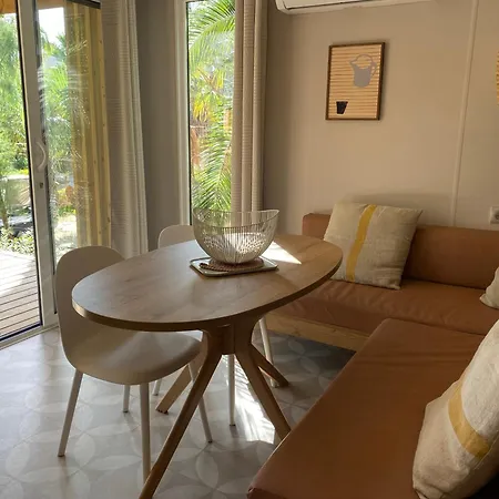 キャンプ場 Mobil Homes グリモー